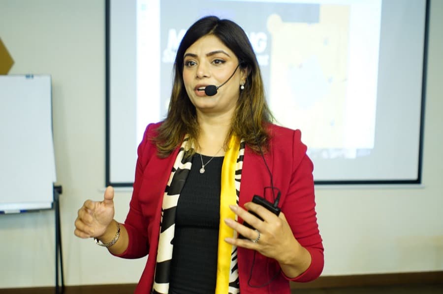 Noushin Paracha presenting at a corporate workshop